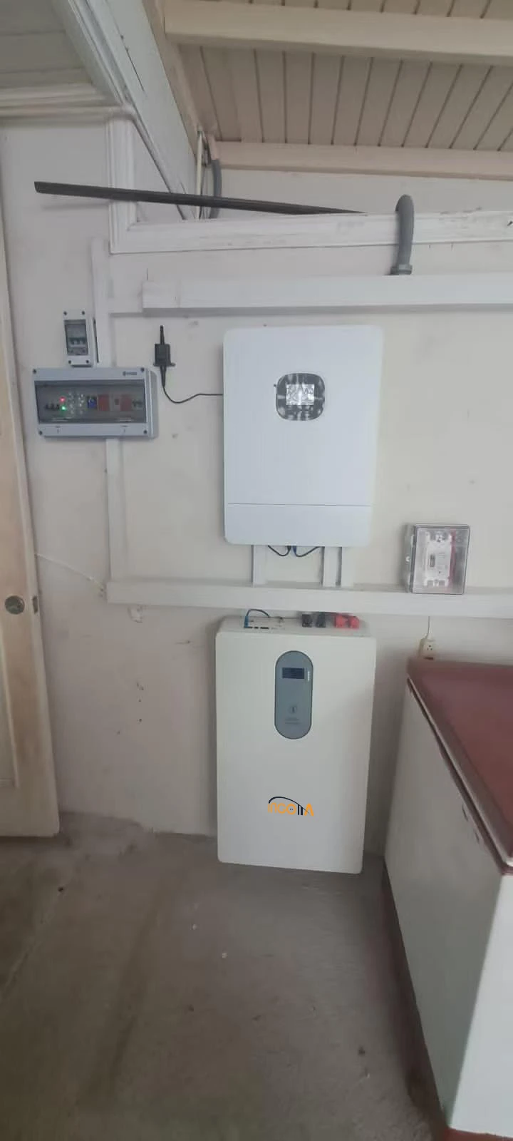 Hybrid inverter &amp; 10kwh lifepo4 battery