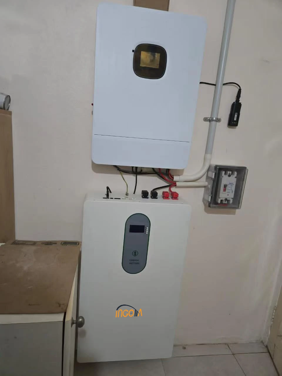 Hybrid inverter &amp; 10kwh lifepo4 battery