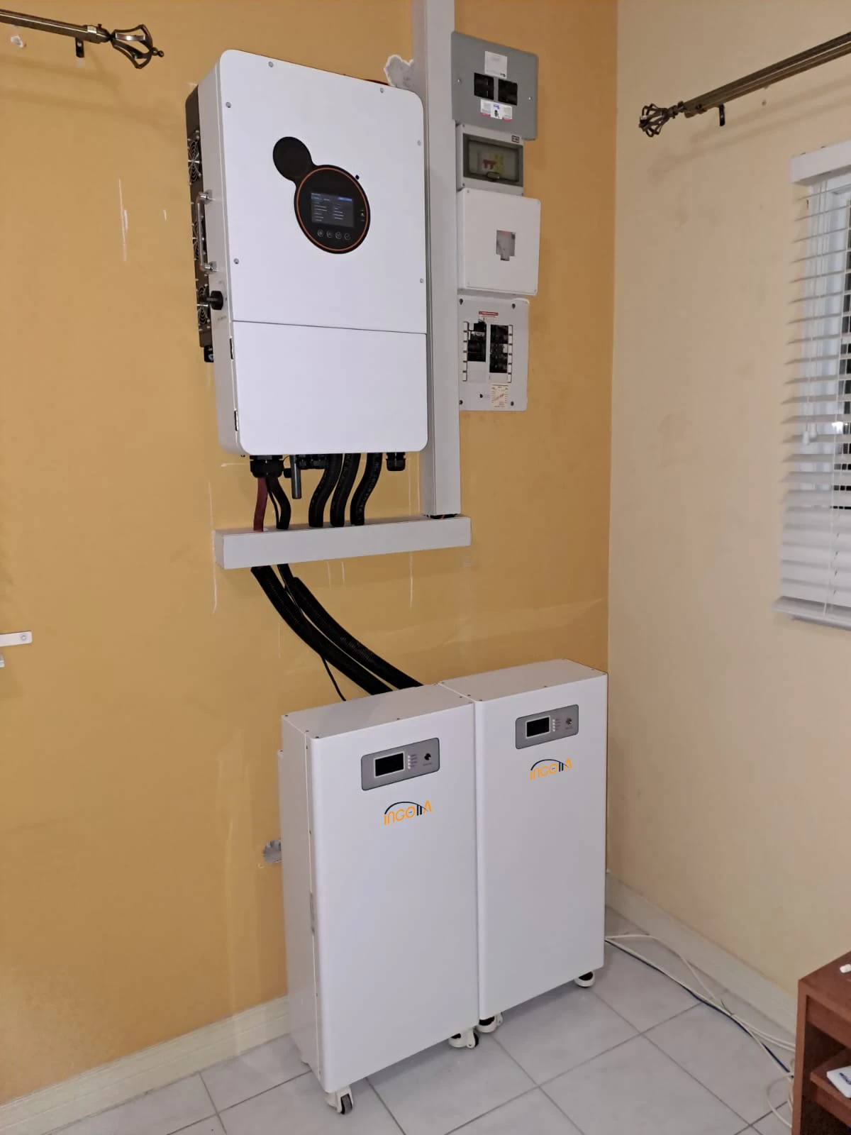 On/Off-grid inverter &amp; 30kwh lifepo4 battery